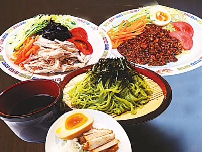 写真：夏の限定商品として人気の「夏麺シリーズ」３種