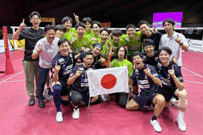 写真：タイで開かれたセパタクロー世界選手権の男子クワッド（４人制）で初優勝した日本代表ら＝７月（日本セパタクロー協会提供）
