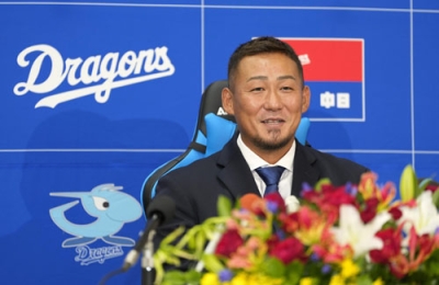 写真：今季限りでの現役引退について、記者会見する中日の中田翔内野手＝１５日、バンテリンドーム