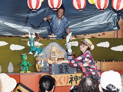 写真：からくり人形劇を披露したピエロック一座の公演