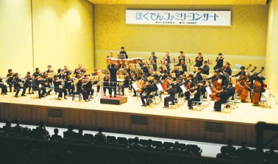 写真：優雅な演奏で聴衆を魅了する札響