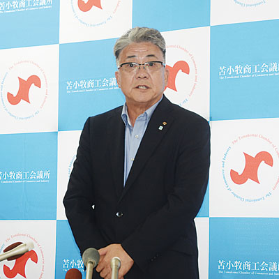 写真：９月の期成会立ち上げについて発表する外囿専務理事