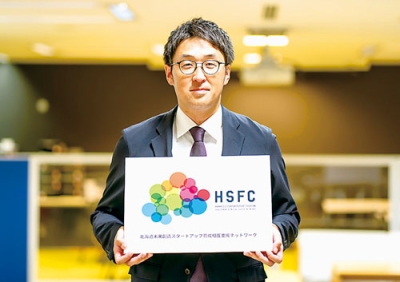 写真：ＨＳＦＣへの参画をＰＲする佐藤副校長（提供写真）