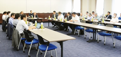 写真：地域との連携について意見を交わした室工大市民懇談会