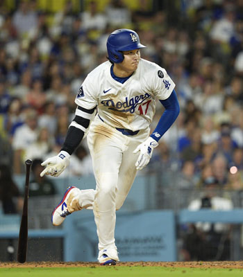 写真：レッズ戦の６回、右前適時打を放つドジャース・大谷＝ロサンゼルス（共同）