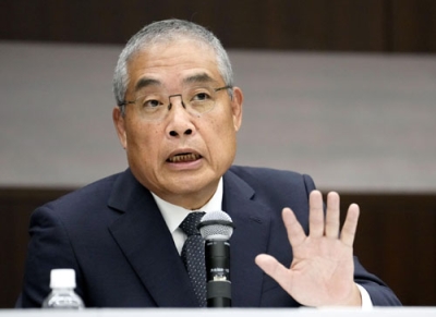 写真：洋上風力発電所建設計画からの撤退について話す、三菱商事の中西勝也社長＝２７日午後、東京都千代田区