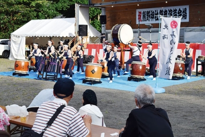 写真：熊野神社祭典で披露するみゆき太鼓（昨年の祭りの様子）