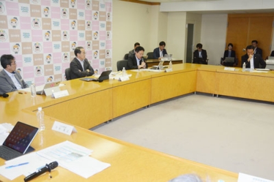 写真：１市４町の首長が取り組みを報告した胆振地域づくり連携会議