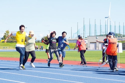 写真：大勢の市民らが各種目で躍動する「むろらんピック」。今年も屋外で開催する（写真は昨年の様子）