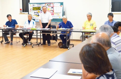 写真：９月１日の自主防災会の設立に向け、避難経路や防災対策について話し合う参加者たち