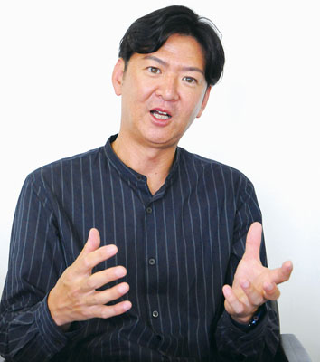写真：「私たちが伊達に居て良かった、と皆さんに思ってもらえるよう努力したい」と話す浅井社長＝８月、伊達市内