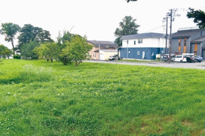 写真：一括売却にかけられたとうや水の駅横の町有地