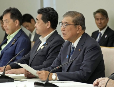 写真：防災立国推進閣僚会議で発言する石破首相（手前右）＝２日午前、首相官邸