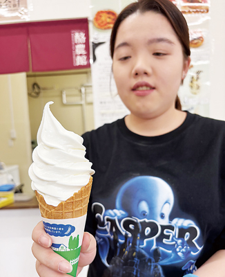 写真：濃厚な味わいが人気のソフトクリーム