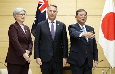 写真：オーストラリアのウォン外相（左）、マールズ副首相兼国防相（中央）の表敬を受ける石破首相＝５日午前、首相官邸