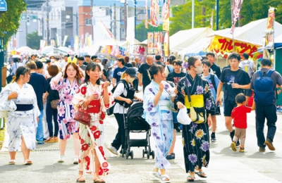 写真：大勢の来場者でにぎわった幌別地区手づくり祭り