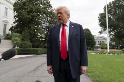 写真：記者団に話すトランプ米大統領＝７日、ワシントンのホワイトハウス（ＡＰ＝共同）
