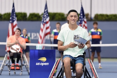 写真：テニスの全米オープン車いすの部男子シングルスで優勝した小田凱人。「生涯ゴールデンスラム」を達成した＝ニューヨーク（共同）