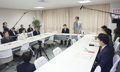 写真：自民党本部で開かれた総裁選挙管理委員会。２２日告示、１０月４日投開票とする日程を決めた＝９日午後、東京・永田町