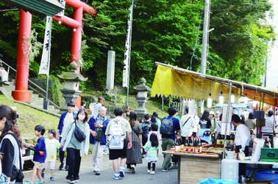 写真：昨年の本輪西八幡神社例大祭の様子