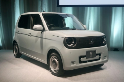 写真：ホンダが発売する軽乗用車の新型電気自動車「Ｎ－ＯＮＥ　ｅ：」＝１１日午前、東京都世田谷区