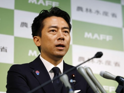 写真：閣議後、記者会見する小泉農相＝１２日午前、農水省
