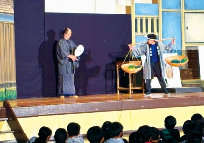 写真：売り声を披露する子どもたち