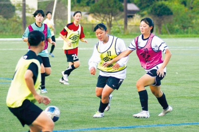 写真：選手権道予選に向け調整を進める大谷室蘭イレブン