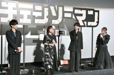 写真：「劇場版『チェンソーマン　レゼ篇』」ワールドプレミアのイベントに登壇した戸谷菊之介（右から２人目）ら声優陣＝東京都新宿区