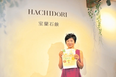 写真：来店を呼びかける宮手理事長