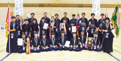 写真：各部門の栄冠に輝いたチーム