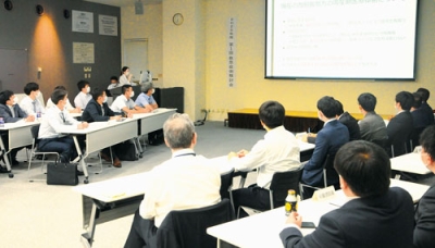 写真：さまざまな症例の搬送対応などを確認した検討会