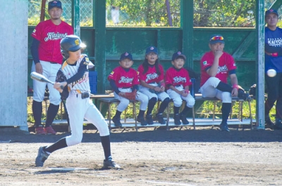 写真：勝利を目指し全力でプレーをする選手たち