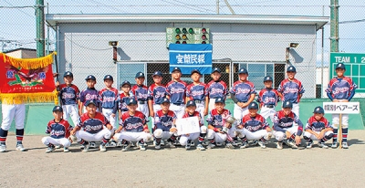 写真：大会３連覇を達成した幌別ベアーズ