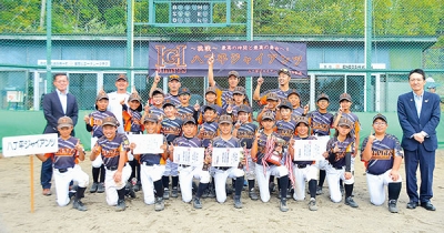 写真：室民杯で初の栄冠を手にした八丁平ジャイアンツ