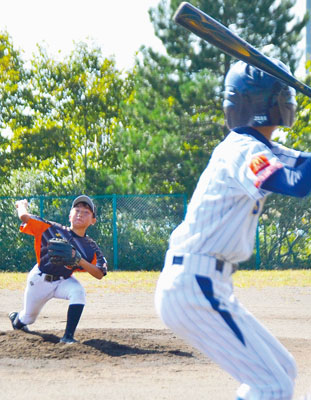 写真：熱戦を繰り広げた八丁平ジャイアンツと室蘭祝津少年野球部の決勝