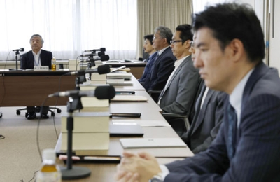 写真：危険運転致死傷罪の要件見直しを検討する法制審議会の部会の委員ら＝２９日午後、法務省