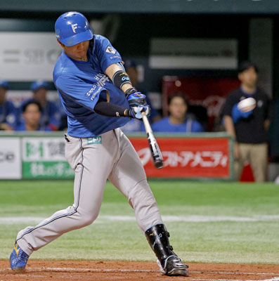 写真：４回日本ハム無死１塁、郡司が右中間に先制２ランを放つ＝みずほペイペイドーム