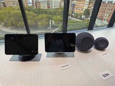 写真：アマゾン・コムが発表したスマートスピーカー「エコー」シリーズの新型４機種＝ニューヨーク（共同）