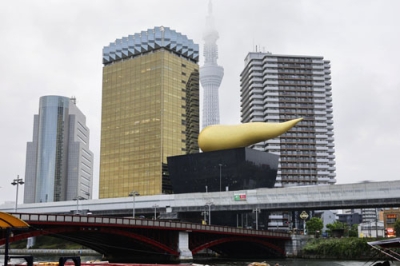 写真：アサヒグループＨＤの本社ビル（中央左）＝１日午後、東京都墨田区