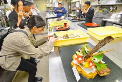 写真：登別産真コンブが主役の料理がずらりと並んだ勉強会