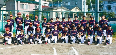 写真：豊浦シーガルスと招待試合を行った室蘭クラブクラウン（左側のチーム、提供写真）