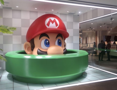 写真：京都市の任天堂直営店の外にある「マリオ」のフォトスポット