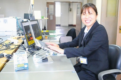 写真：地域おこし協力隊員として移住支援などに取り組む坂田さん