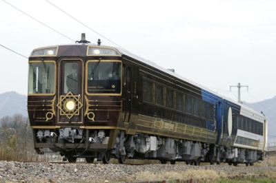 写真：ＪＲ四国の観光列車「志国土佐　時代の夜明けのものがたり」