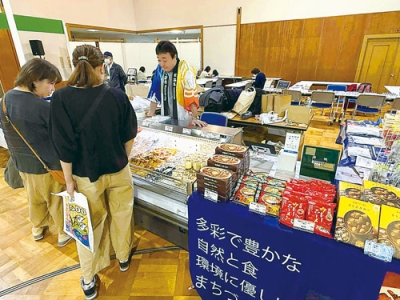 写真：現地の来場者から人気を集めた室蘭のブース（提供写真）