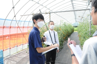 写真：ＪＧＡＰの認証維持へ公開審査に臨む生徒＝９月５日、壮瞥町内