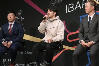 写真：「ＩＢＡＲＡＫＩ　ＳＡＫＡＩ　Ｕｒｂａｎ　Ｓｐｏｒｔｓ　Ｆｅｓ．」の発表記者会見で意気込みを語るブレイキンの大能寛飛（中央）＝９月、東京都内