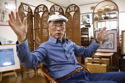 写真：緊急銃猟について話す北海道猟友会砂川支部長の池上治男さん＝９月、砂川市