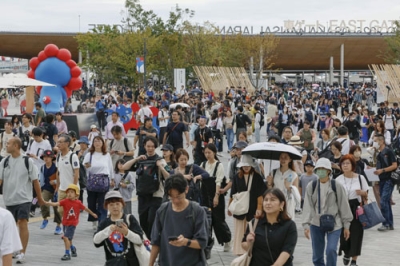 写真：閉幕前最後の週末を迎え、大勢の来場者でにぎわう大阪・関西万博の会場＝１１日午前、大阪市此花区の夢洲